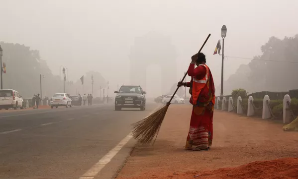 Khói mù trên đại lộ Raj Pathh ở New Delhi, Ấn Độ Khói mù trên đại lộ Raj Pathh ở New Delhi, Ấn Độ - Sputnik Việt Nam