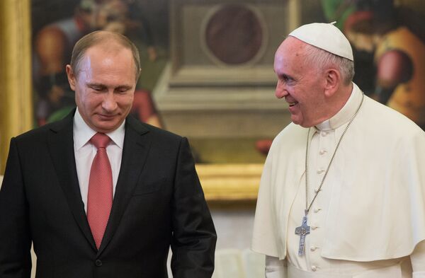 Tổng thống Nga Vladimir Putin và Đức Giáo Hoàng Francis trong cuộc gặp tại Vatican - Sputnik Việt Nam