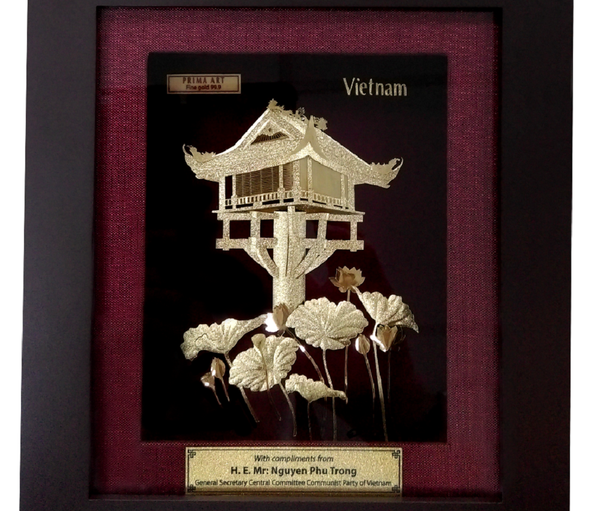 Tranh vàng chùa Một Cột và hoa sen Việt cũng từng được Tổng bí thư Nguyễn Phú Trọng chọn làm quà lưu niệm tặng Tổng thống Mỹ Barack Obama  - Sputnik Việt Nam