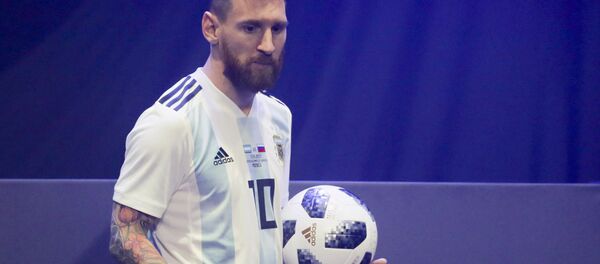 Messi giới thiệu quả bóng chính thức của World Cup 2018 Messi giới thiệu quả bóng chính thức của World Cup 2018 - Sputnik Việt Nam