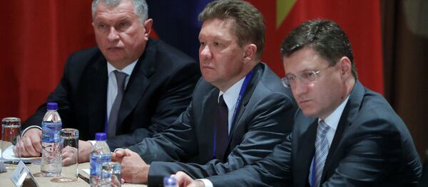Ngày 10 tháng 11 năm 2017. Igor Sechin (Rosneft), Alexei Miller (Gazprom) và Alexander Novak, Bộ trưởng Bộ Năng lượng Liên bang Nga, trong cuộc họp giữa Tổng thống Nga Vladimir Putin và Chủ tịch nước CHXHCN Việt Nam Trần Đại Quang tại Đà Nẵng của Việt Nam. - Sputnik Việt Nam
