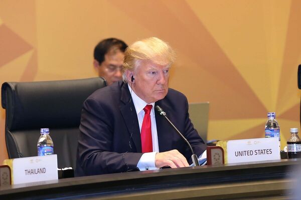 Tổng thống Mỹ Donald Trump trong buổi họp Tổng thống Mỹ Donald Trump trong buổi họp - Sputnik Việt Nam