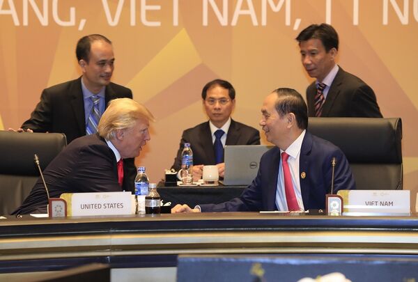 Chủ tịch nước Trần Đại Quang và Tổng thống Hoa Kỳ Donald Trump Chủ tịch nước Trần Đại Quang và Tổng thống Hoa Kỳ Donald Trump - Sputnik Việt Nam