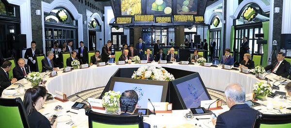 Chủ tịch nước Trần Đại Quang chủ trì buổi ăn trưa làm việc của các Nhà lãnh đạo Kinh tế APEC Chủ tịch nước Trần Đại Quang chủ trì buổi ăn trưa làm việc của các Nhà lãnh đạo Kinh tế APEC - Sputnik Việt Nam