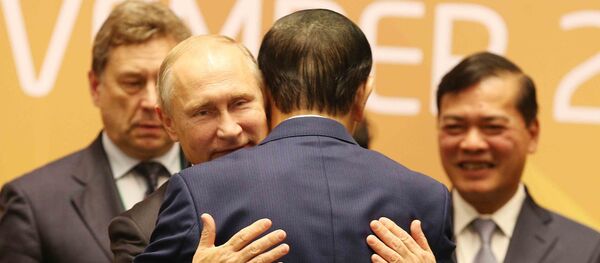 Tổng thống Nga Vladimir Putin và Chủ tịch nước Trần Đại Quang tại phiên bế mạc Tổng thống Nga Vladimir Putin và Chủ tịch nước Trần Đại Quang tại phiên bế mạc - Sputnik Việt Nam