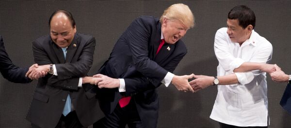Donald Trump đã dẫn đến việc lúng túng nhầm lẫn cái gọi là bắt tay kiểu ASEAN - Sputnik Việt Nam