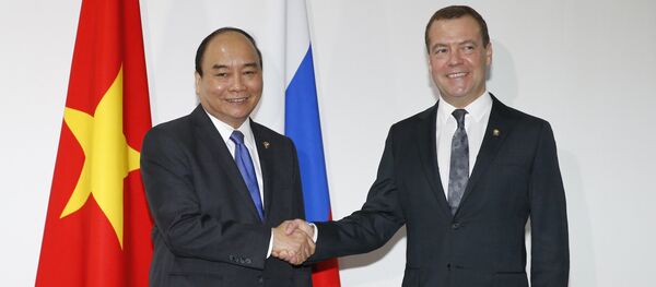 Thủ tướng Dmitry Medvedev tại cuộc gặp với Thủ tướng Nguyễn Xuân Phúc. Thủ tướng Dmitry Medvedev tại cuộc gặp với Thủ tướng Nguyễn Xuân Phúc. - Sputnik Việt Nam