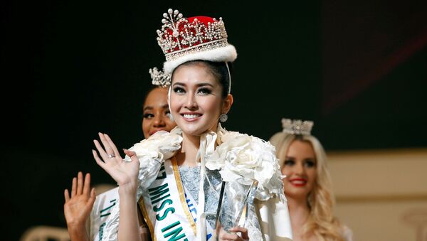 Hoa hậu cuộc thi Miss International 2017 tại Tokyo Kevin Lilliana, đại diện cho Indonesia - Sputnik Việt Nam