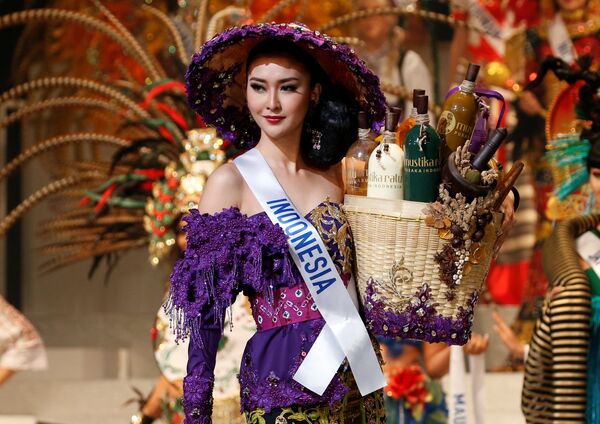 Hoa hậu cuộc thi Miss International 2017 tại Tokyo Kevin Lilliana, đại diện cho Indonesia - Sputnik Việt Nam