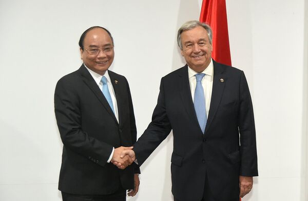 Thủ tướng Nguyễn Xuân Phúc gặp Tổng thư ký LHQ Antonio Guterres. - Sputnik Việt Nam