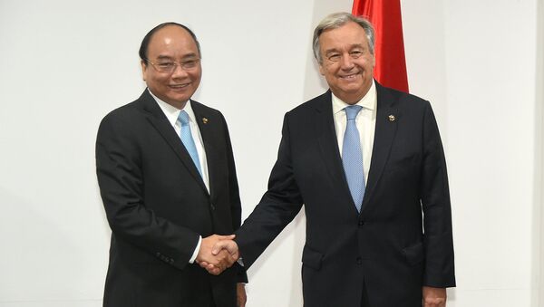 Thủ tướng Nguyễn Xuân Phúc gặp Tổng thư ký LHQ Antonio Guterres. - Sputnik Việt Nam