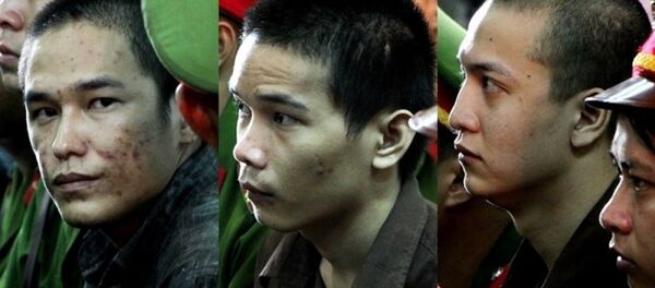 Ba bị cáo trong vụ án, Nguyễn Hải Dương ngoài cùng bên phải. - Sputnik Việt Nam