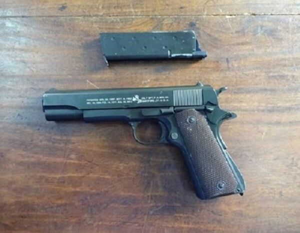 Khẩu súng công an thu giữ được trong vụ hỗn chiến - Sputnik Việt Nam