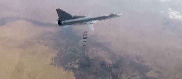 Máy bay Nga Tu-22M3 tấn công các điểm kiểm soát của IS* tại Syria - Sputnik Việt Nam