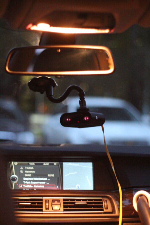 Thiết bị độc đáo của Nga ngăn không cho ngủ gật khi lái xe - Sputnik Việt Nam