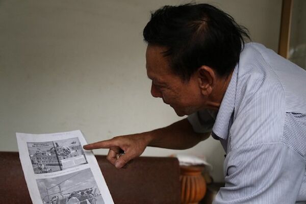 Ông Hiển đang miêu tả thiết kế cuối cùng mà ông mong muốn máy bay “Bùi Hiển” đạt được. - Sputnik Việt Nam