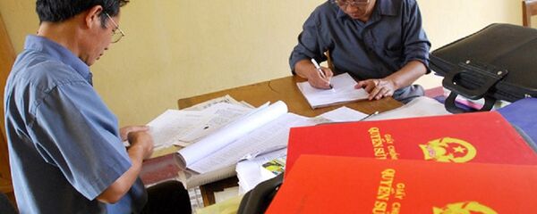 Tài sản của chung hai vợ chồng thì ghi sổ đỏ tên hai vợ chồng - Sputnik Việt Nam