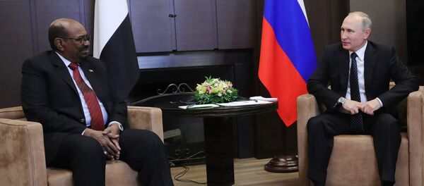Tổng thống Sudan Omar al-Bashir tại buổi hội đàm với Tổng thống Nga Vladimir Putin - Sputnik Việt Nam