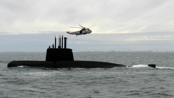 This 2013 photo provided by the Argentina Navy shows an ARA San Juan, a German-built diesel-electric vessel, near Buenos Aires, Argentina. - Sputnik Việt Nam