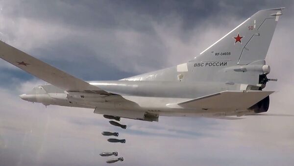 Máy bay Nga Tu-22M3 tấn công các điểm kiểm soát của IS* tại Syria - Sputnik Việt Nam