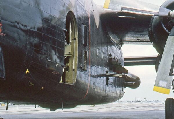 Vũ khí bên sườn trái AC-119 - Sputnik Việt Nam