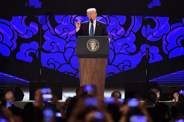 Tổng thống Hoa Kỳ Donald Trump phát biểu tại Hội nghị Thượng đỉnh Doanh nghiệp APEC 2017 - Sputnik Việt Nam
