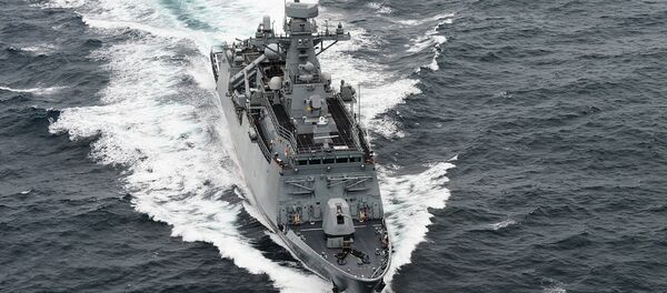 Học viên Hải quân Việt Nam xếp số 25 cùng quốc kỳ Việt Nam - Hàn Quốc trên khu trục hạm Chungmugong Yi Sun-sin - Sputnik Việt Nam