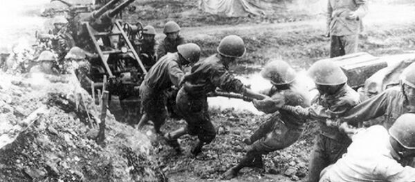 Kéo pháo vào trận địa. Kéo pháo vào trận địa. - Sputnik Việt Nam