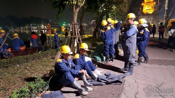 Từ đêm 28/11, hàng trăm công nhân bắt đầu thi công, nạo vét hồ Hoàn Kiếm - Sputnik Việt Nam