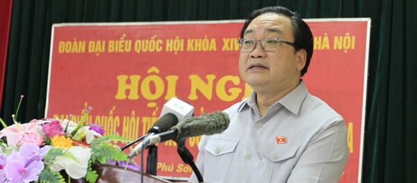 Ông Hoàng Trung Hải phát biểu với cử tri - Sputnik Việt Nam