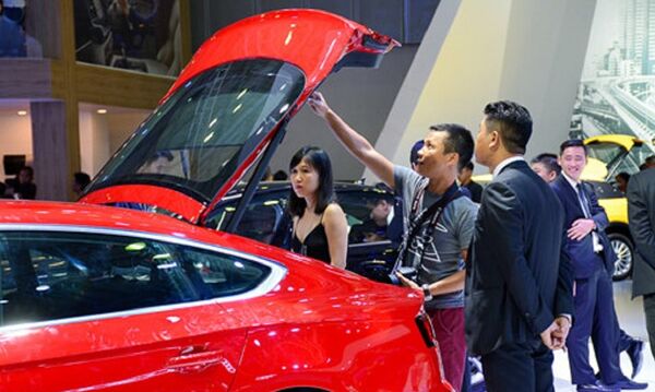 Khách mua ô tô tại VN vẫn đang có tâm lý chờ giá xe giảm - Sputnik Việt Nam