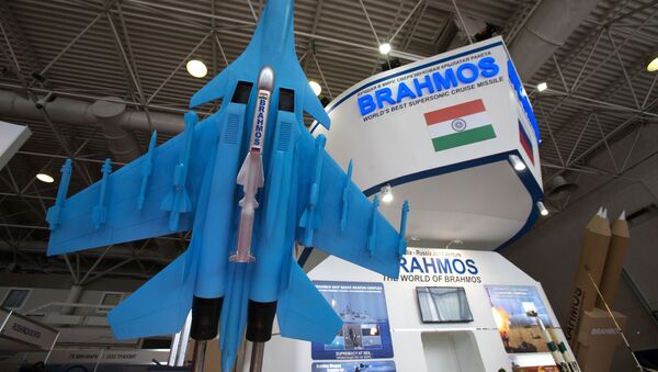 Trong ảnh – mô hình tên lửa hành trình BrahMos phiên bản hàng không trang bị cho các Su-30MKI. - Sputnik Việt Nam