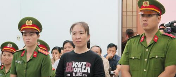 Bị cáo Nguyễn Ngọc Như Quỳnh (áo đen) tại phiên tòa - Sputnik Việt Nam