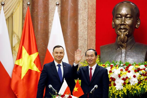 Tổng thống Ba Lan Andrzej Duda và Chủ tịch nước CHXHCNVN Trần Đại Quang tại một cuộc họp tại Hà Nội - Sputnik Việt Nam
