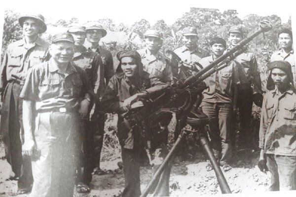 Đại tướng Lê Đức Anh - Bộ trưởng Quốc phòng kiểm tra tình hình bảo vệ biên giới phía Bắc năm 1987.  - Sputnik Việt Nam