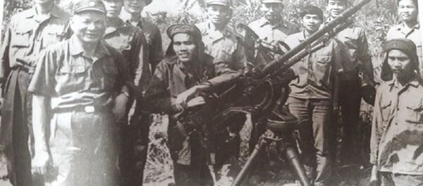 Đại tướng Lê Đức Anh - Bộ trưởng Quốc phòng kiểm tra tình hình bảo vệ biên giới phía Bắc năm 1987. - Sputnik Việt Nam