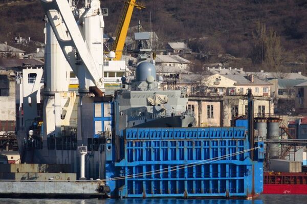 Hình ảnh tàu Gepard thứ 4 của Việt Nam trên khoang tàu vận tải Rolldock Star. - Sputnik Việt Nam