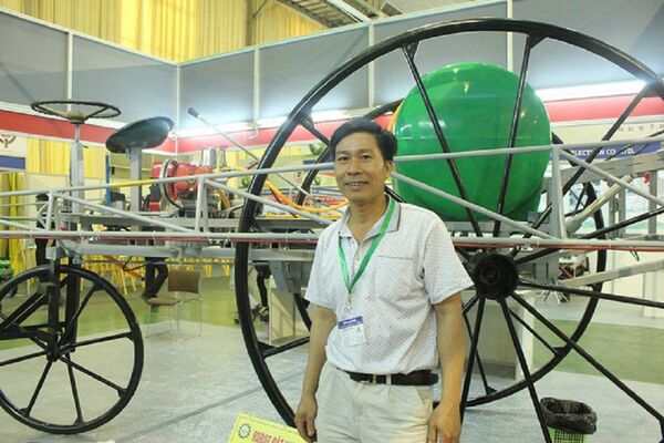 Nhà sáng chế Phạm Văn Hát dù chỉ học hết lớp 7 những đã có hàng loạt những sản phẩm máy móc cải tiến hiệu quả được bà con nông dân ưa chuộng, sử dụng - Sputnik Việt Nam