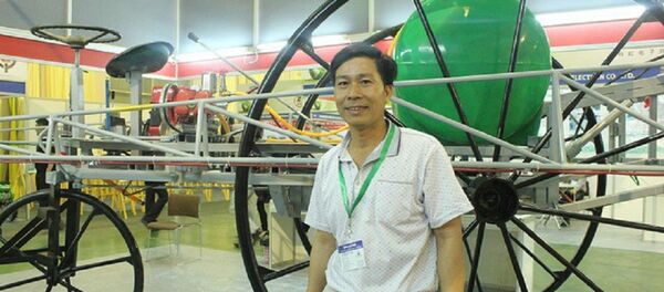 Nhà sáng chế Phạm Văn Hát dù chỉ học hết lớp 7 những đã có hàng loạt những sản phẩm máy móc cải tiến hiệu quả được bà con nông dân ưa chuộng, sử dụng Nhà sáng chế Phạm Văn Hát dù chỉ học hết lớp 7 những đã có hàng loạt những sản phẩm máy móc cải tiến hiệu quả được bà con nông dân ưa chuộng, sử dụng - Sputnik Việt Nam