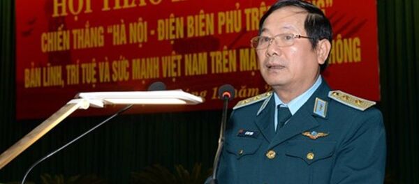 Trung tướng Lê Huy Vịnh trình bày đề dẫn hội thảo. Trung tướng Lê Huy Vịnh trình bày đề dẫn hội thảo. - Sputnik Việt Nam