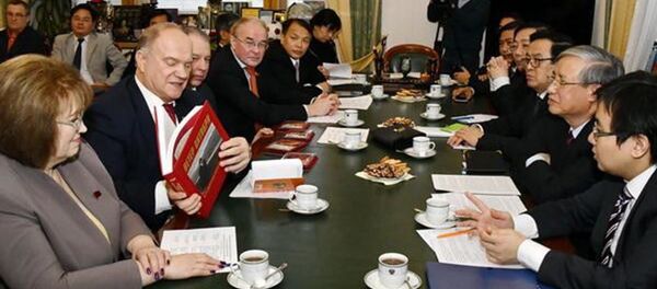 Ngày 07 Tháng Mười Hai, đã diễn ra cuộc họp giữa Chủ tịch Đảng Cộng sản Nga Gennady Zyuganov với phái đoàn Đảng Cộng sản Việt Nam do ông Trần Quốc Vượng , Ủy viên Bộ Chính trị Ban chấp hành trung ương Đảng khóa XII, thành viên Thường trực Ban Bí thư Trung ương Đảng , Trưởng ban Ban Kiểm soát Trung ương, dẫn đầu . - Sputnik Việt Nam