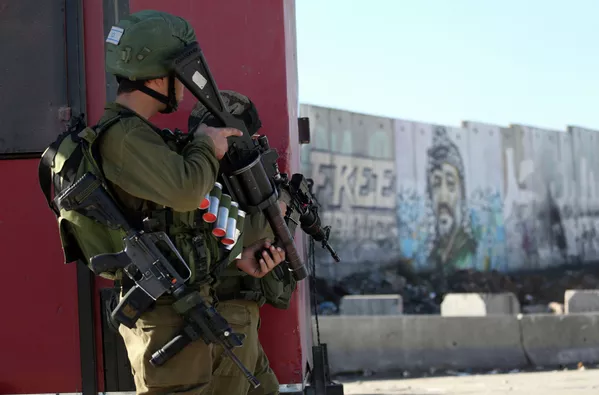 Nhân viên Biên phòng Israel sẵn sàng đối phó với người biểu tình. Nhân viên Biên phòng Israel sẵn sàng đối phó với người biểu tình. - Sputnik Việt Nam
