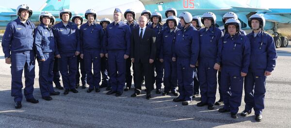 Tổng thống Nga Vladimir Putin tới thăm căn cứ không quân Hmeymim Tổng thống Nga Vladimir Putin tới thăm căn cứ không quân Hmeymim - Sputnik Việt Nam