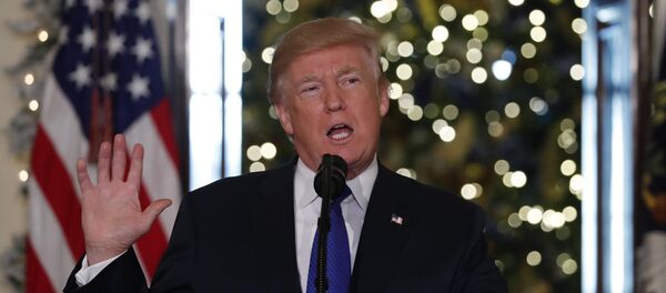 U.S. President Donald Trump delivers a speech on tax reform legislation at the White House in Washington, U.S., December 13, 2017 - Sputnik Việt Nam