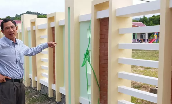 Ông Thương cho rằng đất của cha vợ đã bị chính quyền địa phương lấy xây trường học Ông Thương cho rằng đất của cha vợ đã bị chính quyền địa phương lấy xây trường học - Sputnik Việt Nam