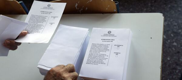 Phiếu bầu trong cuộc trưng cầu dân ý ở Hy Lạp Phiếu bầu trong cuộc trưng cầu dân ý ở Hy Lạp - Sputnik Việt Nam