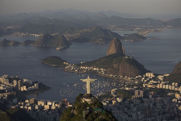 Tượng Chúa Kitô trên nền vịnh Guanabara ở Brazil - Sputnik Việt Nam