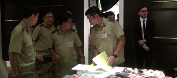 QLTT TP HCM kiểm tra cửa hàng Khaisilk tại TP HCM - Sputnik Việt Nam