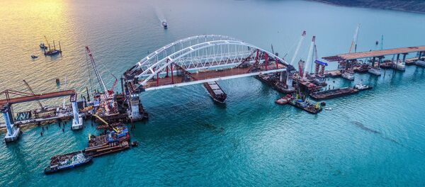Đường bộ và đường sắt cầu Crưm đang được xây dựng ở eo biển Kerch. - Sputnik Việt Nam