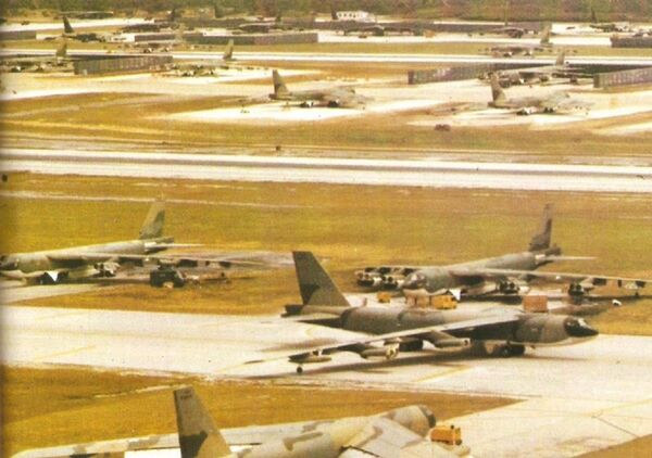 Máy bay ném bom chiến lược B-52 của Mỹ ở căn cứ không quân Guam. - Sputnik Việt Nam